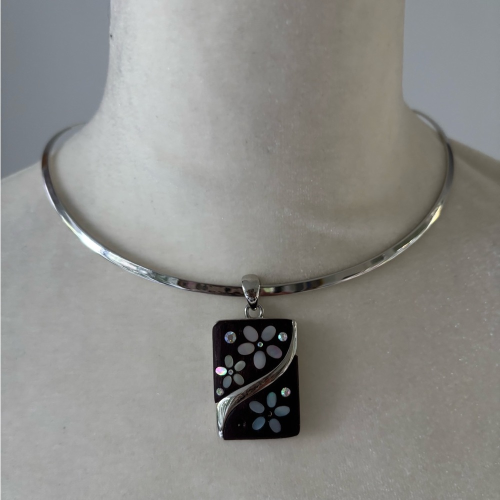 Lia Sophia Silver Tone Collar Necklace with Pendant